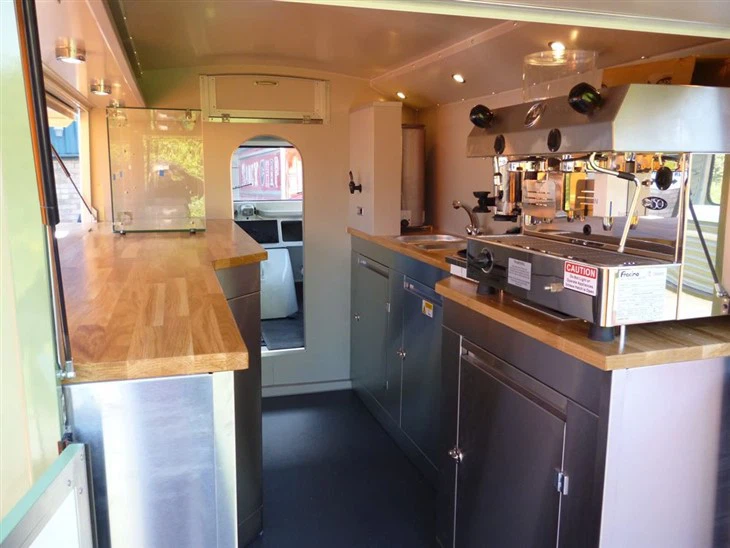 Vintaga Camper Food Truck